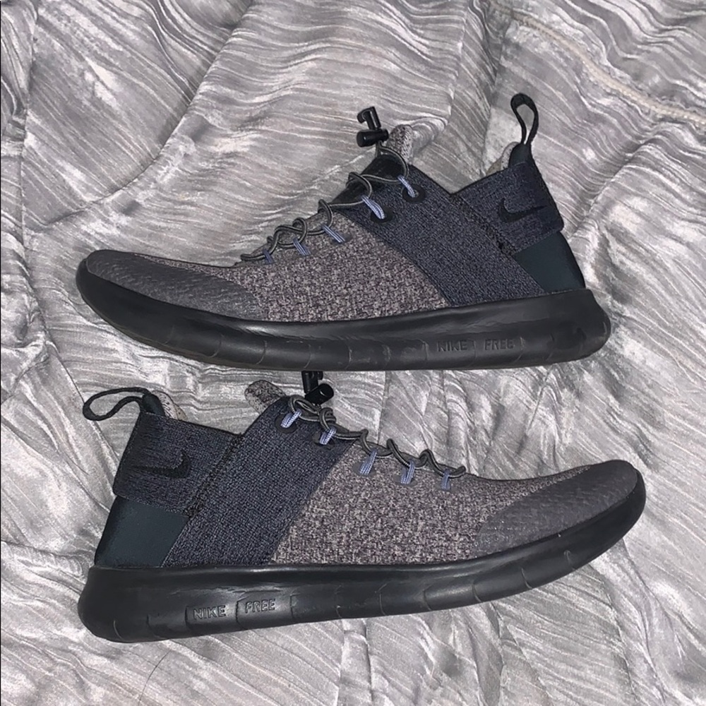 Nike Frees - Picture 2 of 3